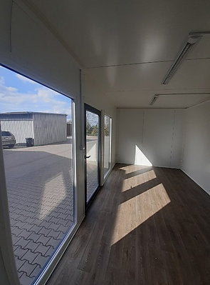 Container per uffici da 18 m2 con servizi igienici